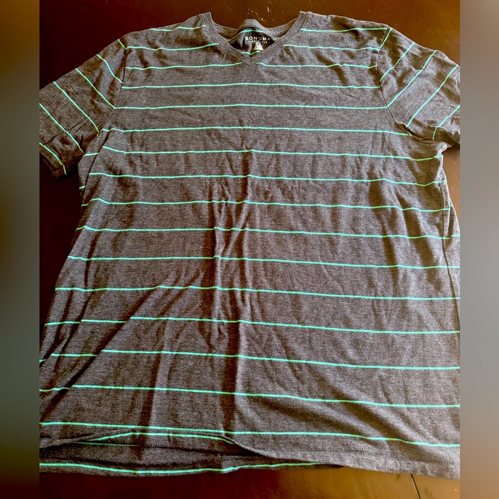Sonoma V neck tshirt
